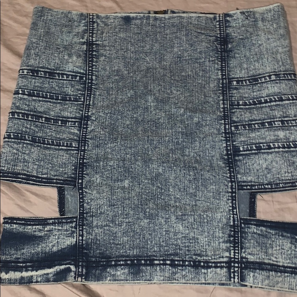 Very stretchy denim skirt